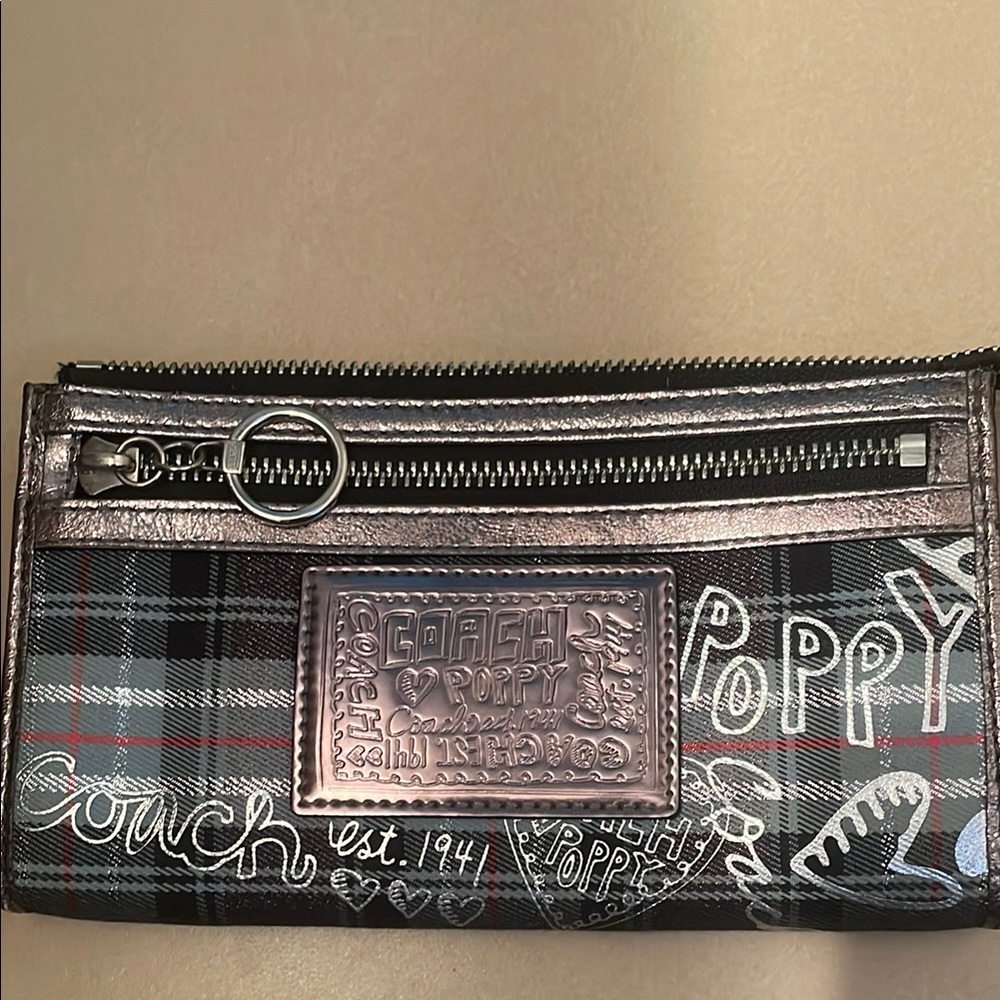 Y2K VINTAGE Coach Poppy Black and Silver Wristlet